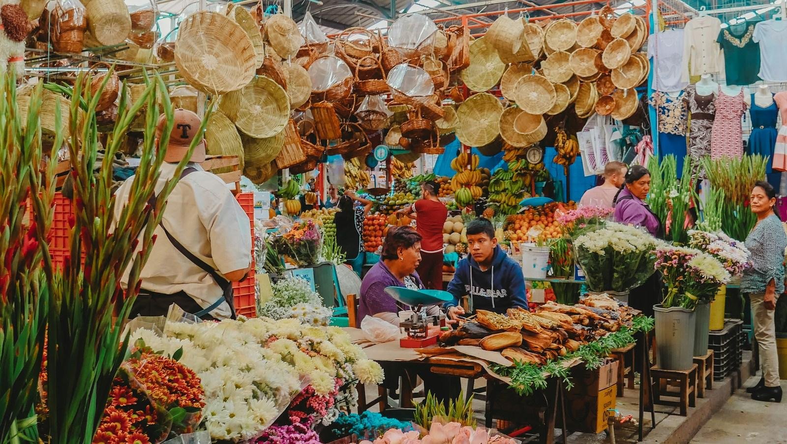 Vendors and families at a market in Mexico